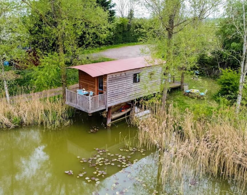 Vila Lakeside Cabin On Stilts- 'Kingfisher' Rous Lench Exteriér fotografie